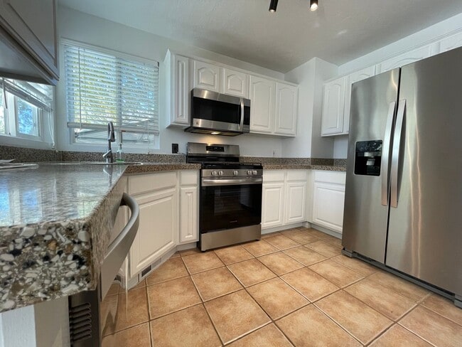 Building Photo - Beautifully Updated Home in South Jordan!