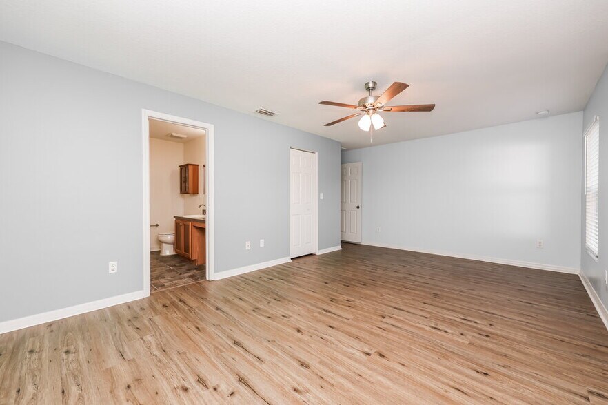 Building Photo - 7406 Bridgeview Dr