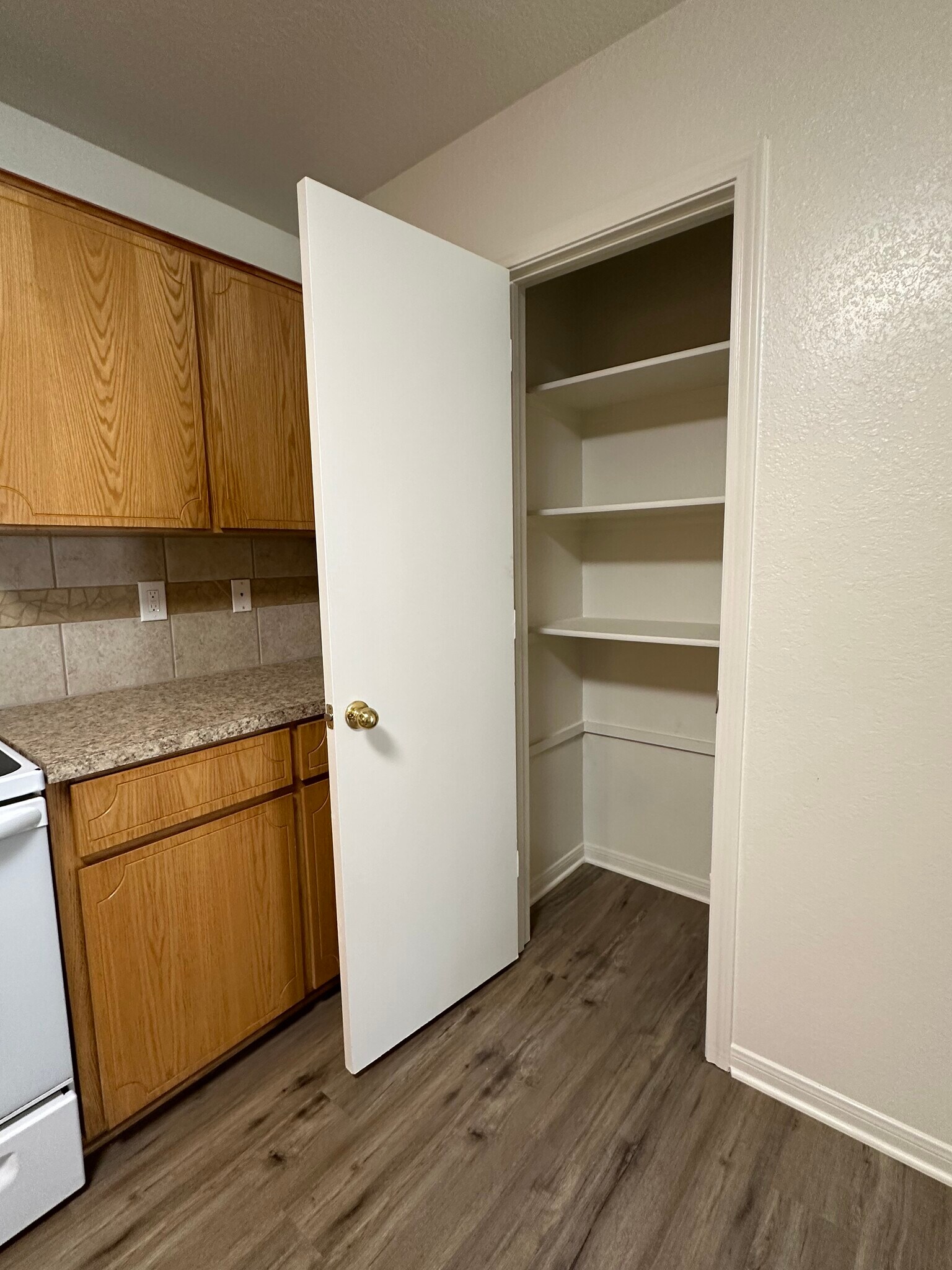 Building Photo - 401 Topeka Ct