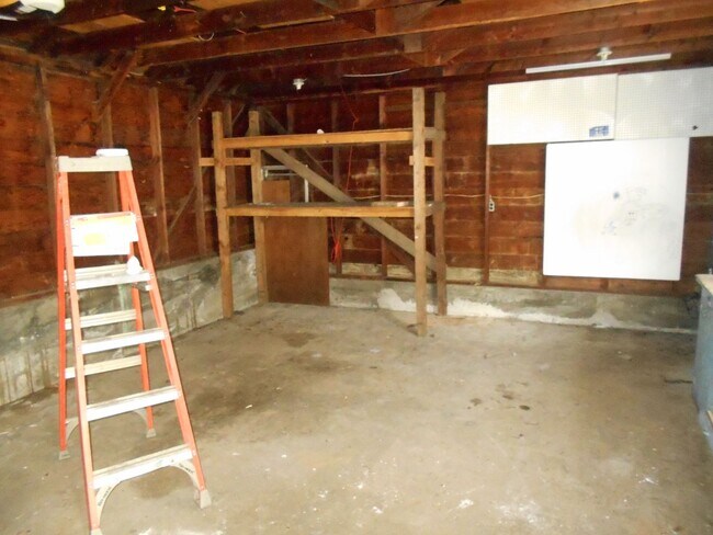 Building Photo - Completely Remodeled Home in Vibrant Sellw...