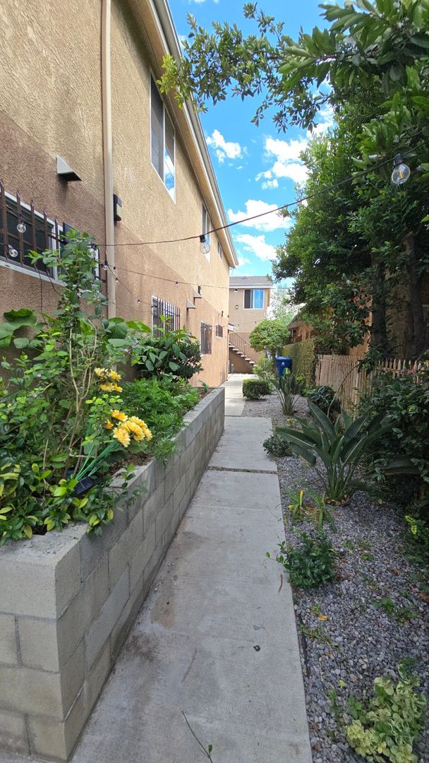 Building Photo - FIGUEROA(6616S)