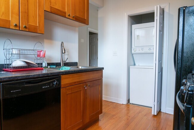 Building Photo - 2508 W Catalpa Ave