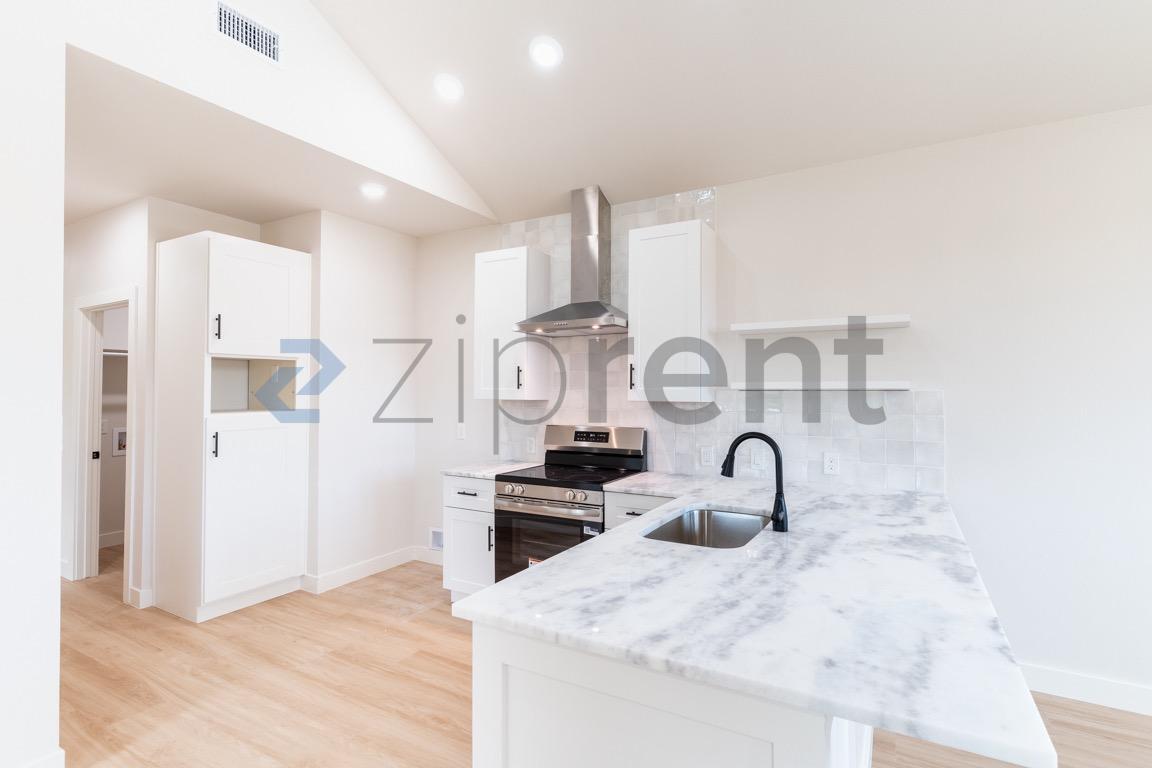 Building Photo - Unit A