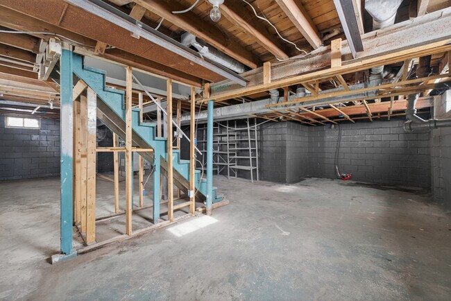 Building Photo - Updated 3-bed Home By Wes Montgomery Park