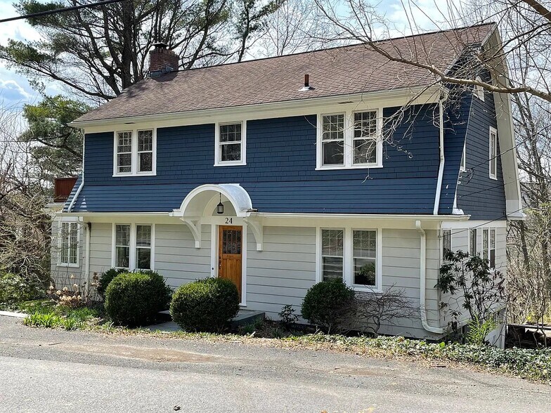 Primary Photo - 24 Renwick Heights Rd