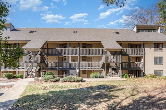 Building Photo - Studio Living in One of Raleigh’s Most Con...