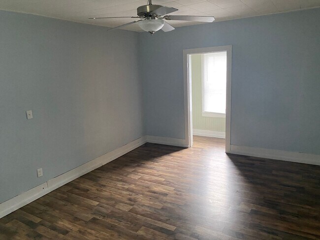 Building Photo - 238 S Maple St