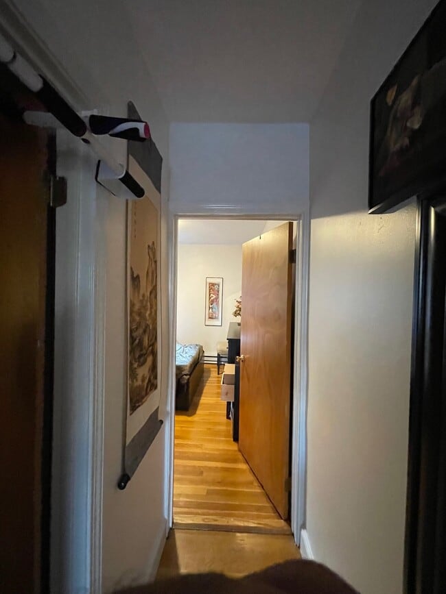 Building Photo - 92 W Cedar St