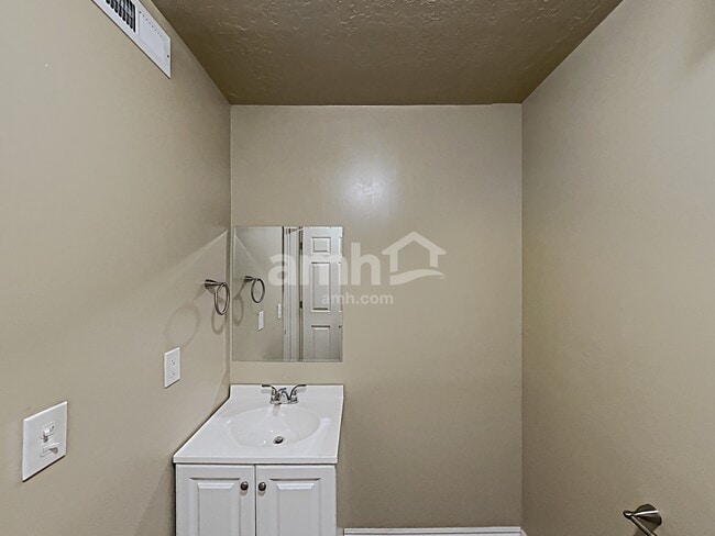 Building Photo - 2671 W 2175 S