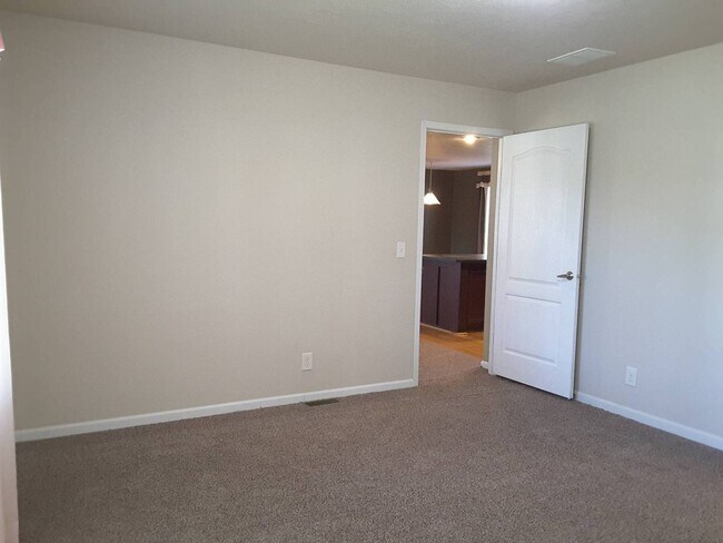 Building Photo - 3 Bedroom Single Family Home!