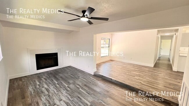 Building Photo - 15 E Nightingale St