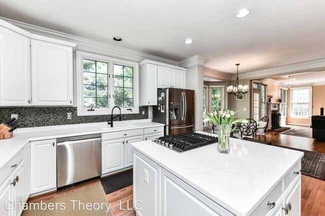 Building Photo - 4 br, 4.5 bath House - 6660 Avignon Blvd.
