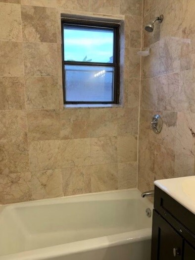 Building Photo - 448 Park Dr