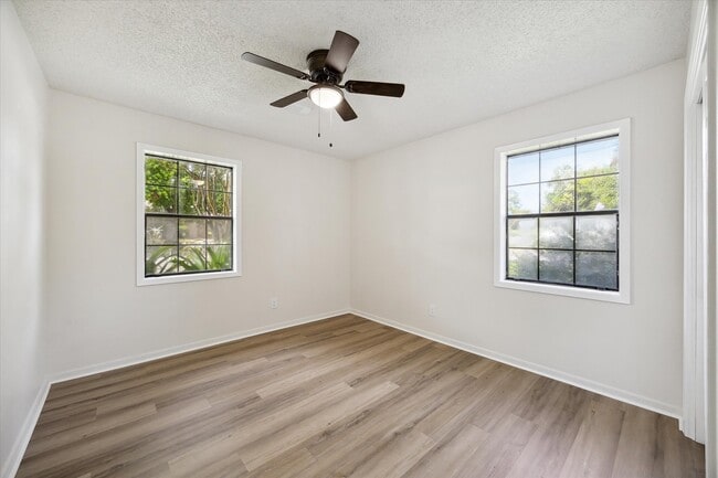 Building Photo - 1201 E Alamo St