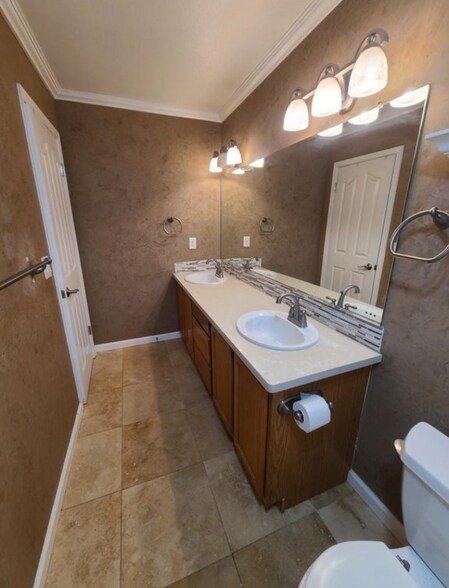 Building Photo - 710 Gia Ct