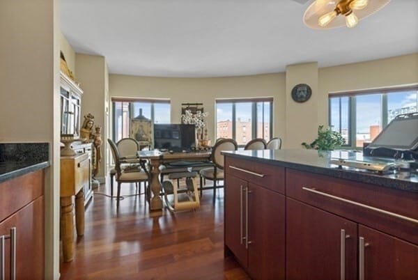 Building Photo - 20 2nd St