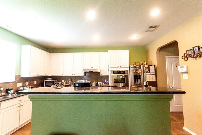 Building Photo - 2207 Howry Dr