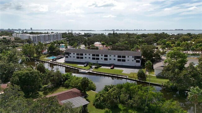 Building Photo - 2124 N Tamiami Trl