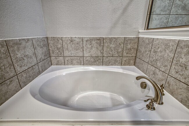 Building Photo - 207 Gardenia Dr