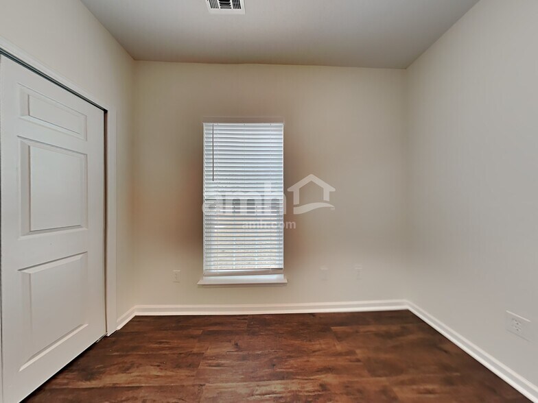 Building Photo - 632 Stonebridge Cir