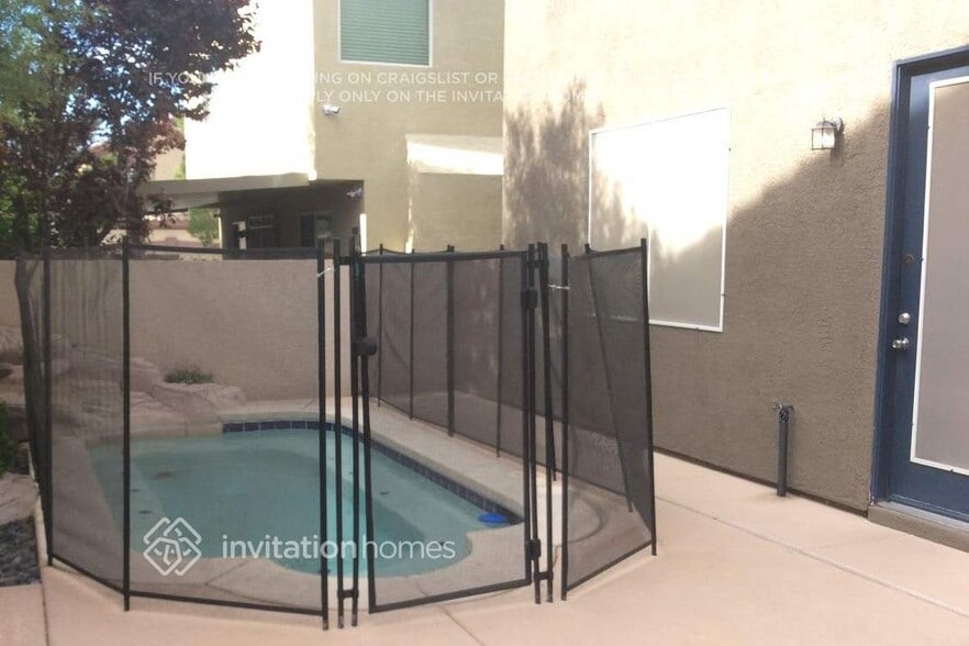 Building Photo - 6685 Aviston St