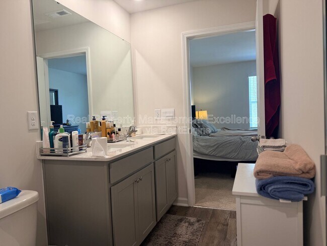 Building Photo - 58 Sweet Mdw Rd