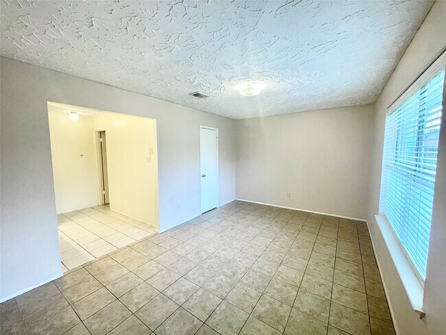 Building Photo - 503 Penwood Ct