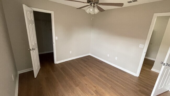 Building Photo - Home For Rent