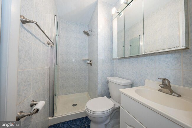 Building Photo - 403 Woodside Cir