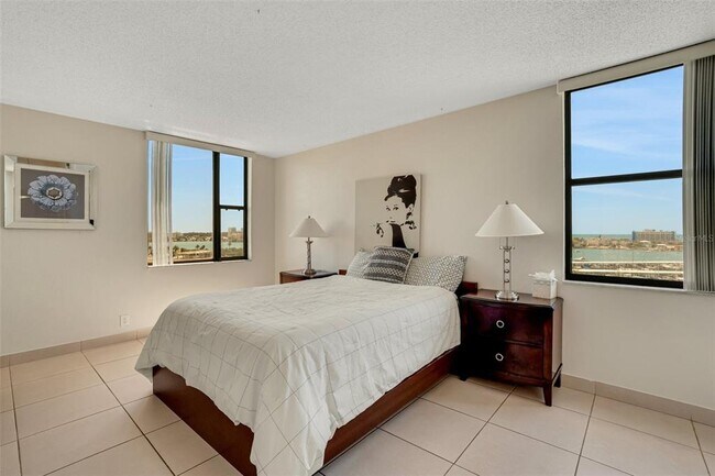 Building Photo - 255 Dolphin Point
