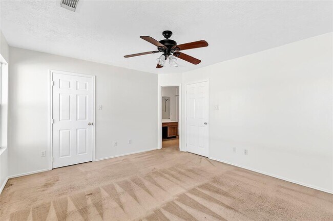 Building Photo - 9834 Bobolink Dr