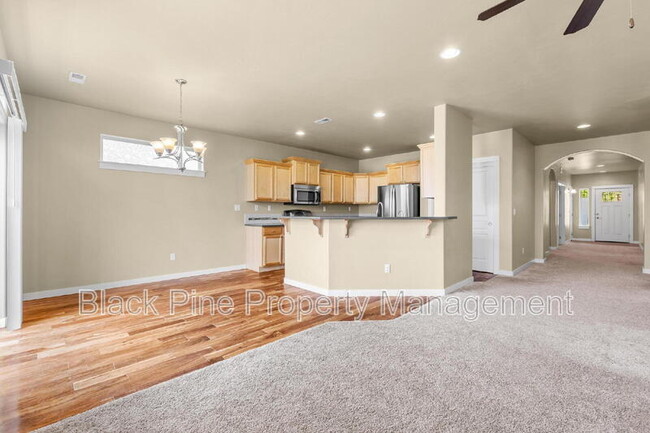 Building Photo - 1510 W Cactus St