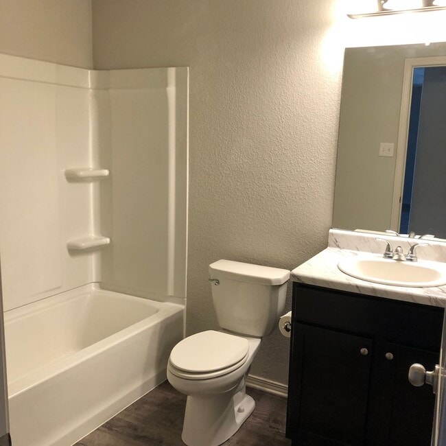 Building Photo - 957 Augusta St