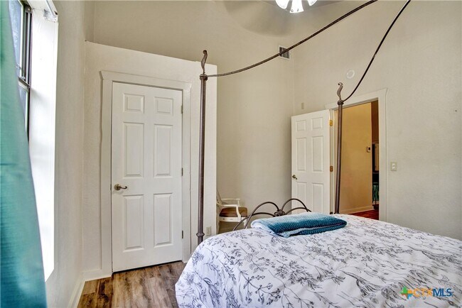 Building Photo - 818 Fawn River Dr
