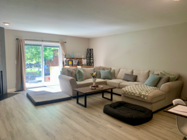 Building Photo - 1297 Gatwick Ct