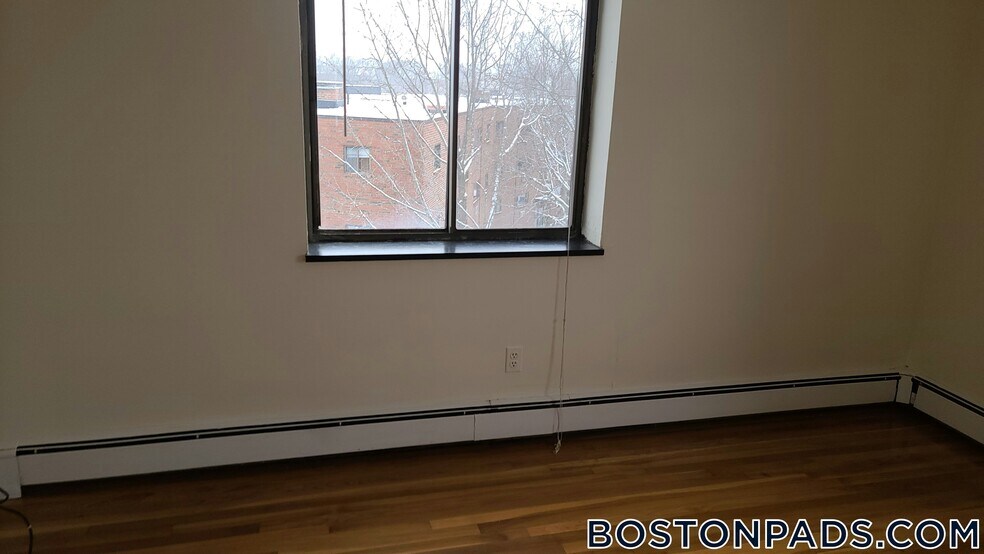 Building Photo - 20 Riverside St