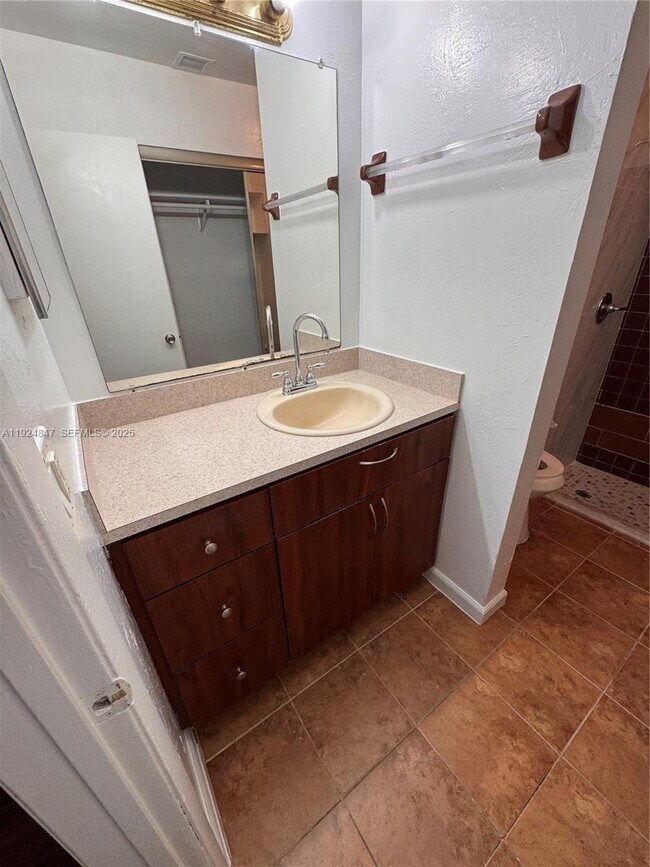 Building Photo - 3625 SW 70th Ave