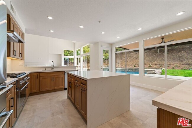 Building Photo - 18500 St Moritz Dr