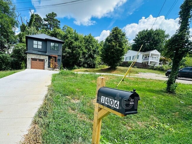 Building Photo - 1406 Lantana Ln NW