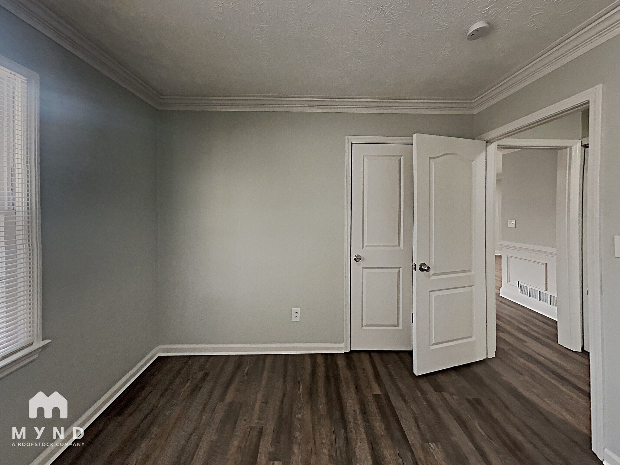 Building Photo - 585 Oak Way