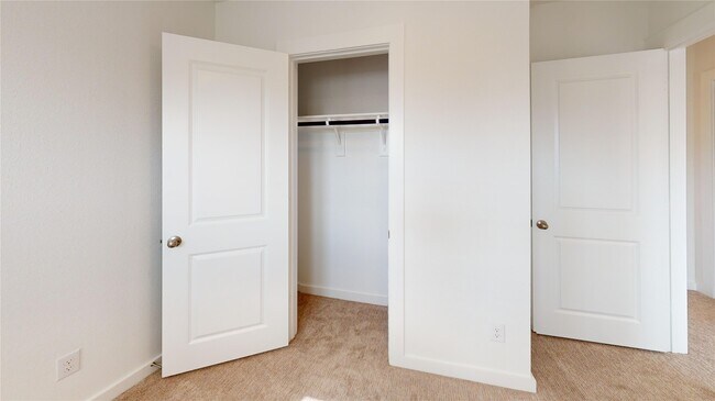 Building Photo - 2920 ELLE DR