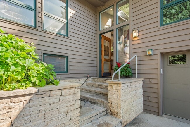 Building Photo - 15 Terrace Dr