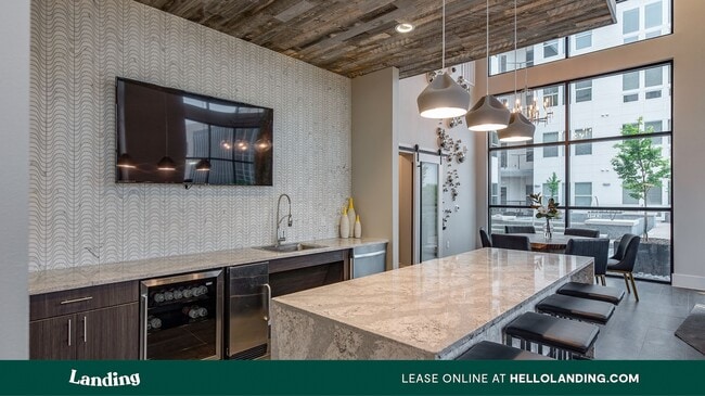 Building Photo - 315 W Magnolia Ave