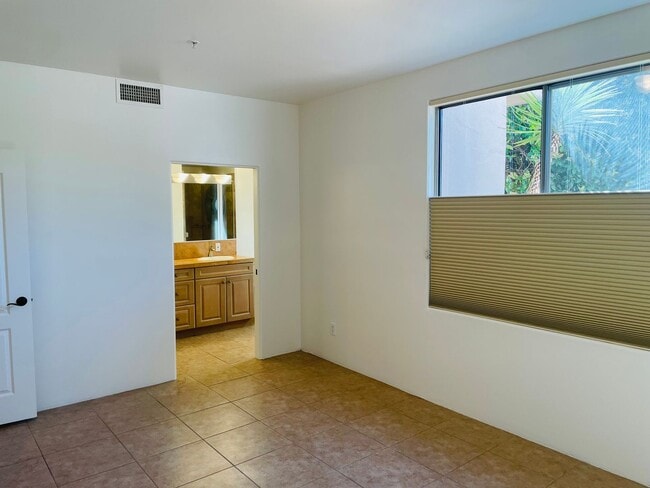 Building Photo - 520 Jordan Rd