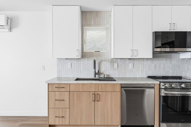 Building Photo - 6640 Valjean Ct
