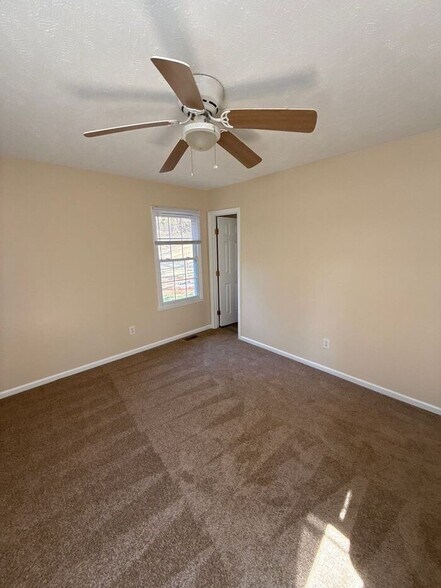 Building Photo - 517 N Pine Ln