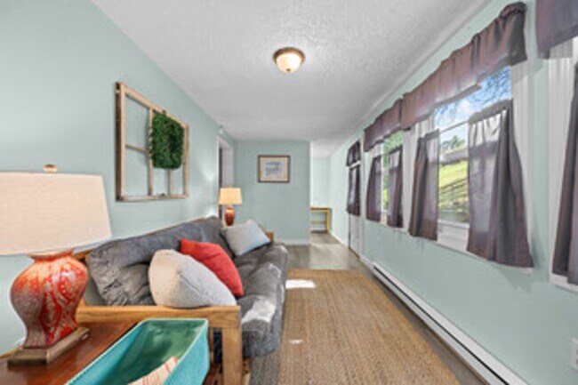 Building Photo - 3 Bedroom Home in Lynchburg
