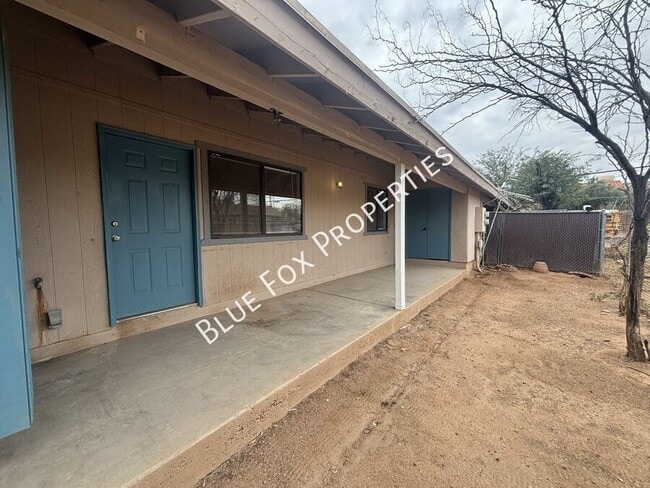 Building Photo - 110 W Delano St