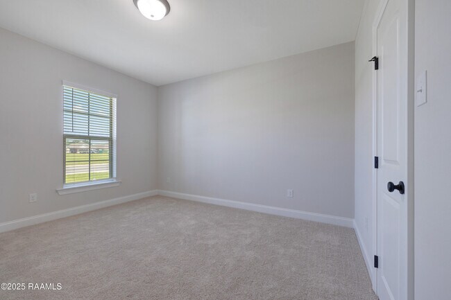 Building Photo - 113 Star Ln