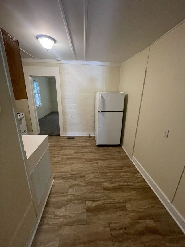 Building Photo - 1 Bedroom 1 Bathroom